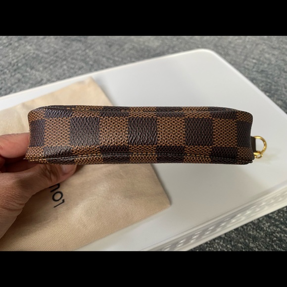 LOUIS VUITTON Damier Ebene Mini Pochette Accessoires - Picture 3 of 7